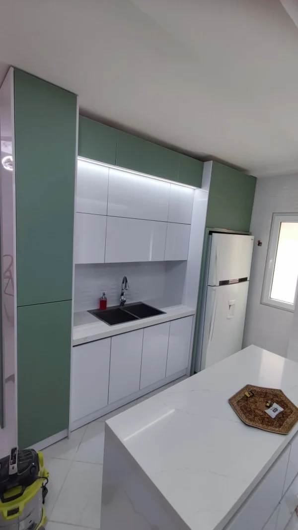 کابینت آشپزخانه کد a4 2 کابینت دو پله سفید و سبز در گوهر دشت کرج