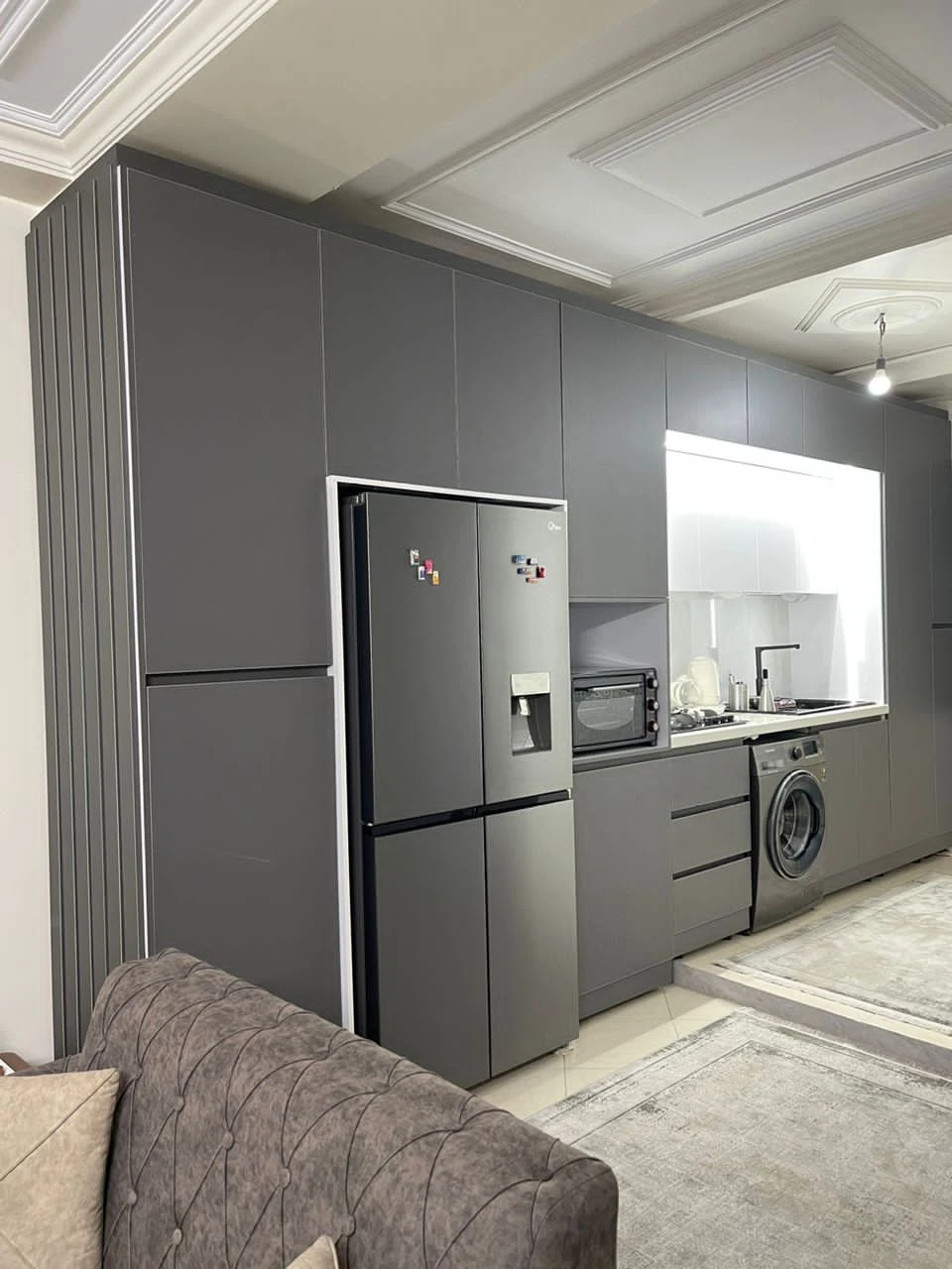 کابینت آشپزخانه a2 1 کابینت آشپزخانه سفید طوسی