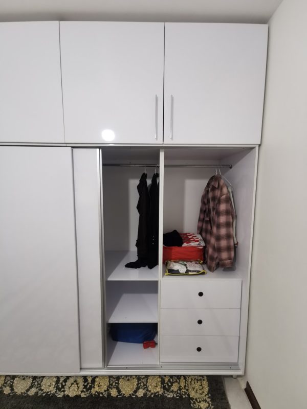 کمددیواری ریلی چند منظوره با رگال و جای رخت خواب