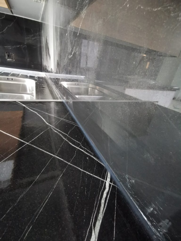 صفحه کابینت مشکی معمولی