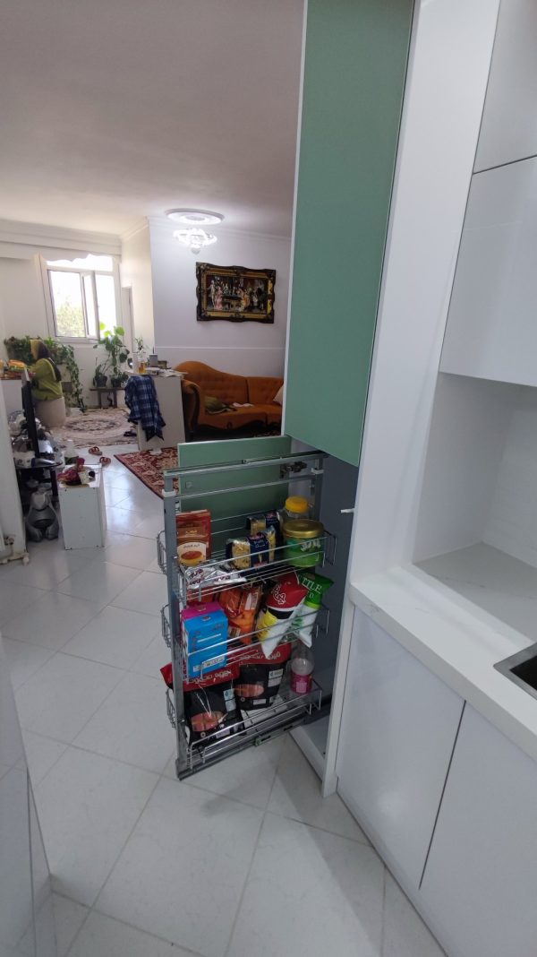 سبد سوپر ماکتی در کابینت مدرن