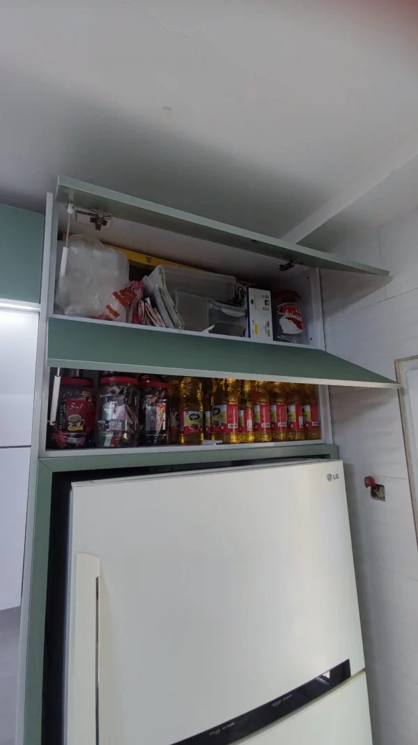 کابینت آشپزخانه کد a4 29 استفاده بهینه از فضای کابینت بالای یخچال