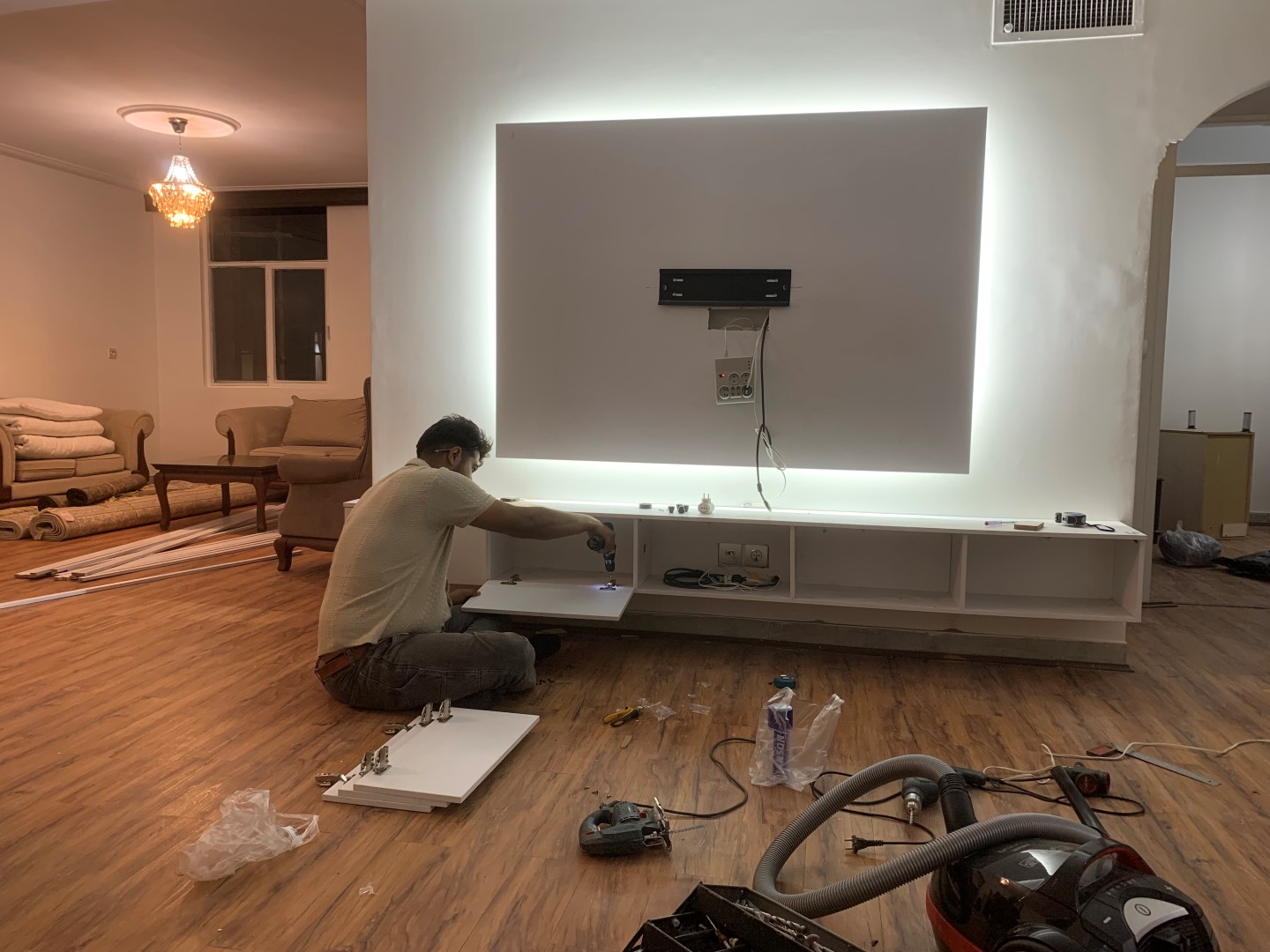 نصب درب های میز تلویزیون دیواری