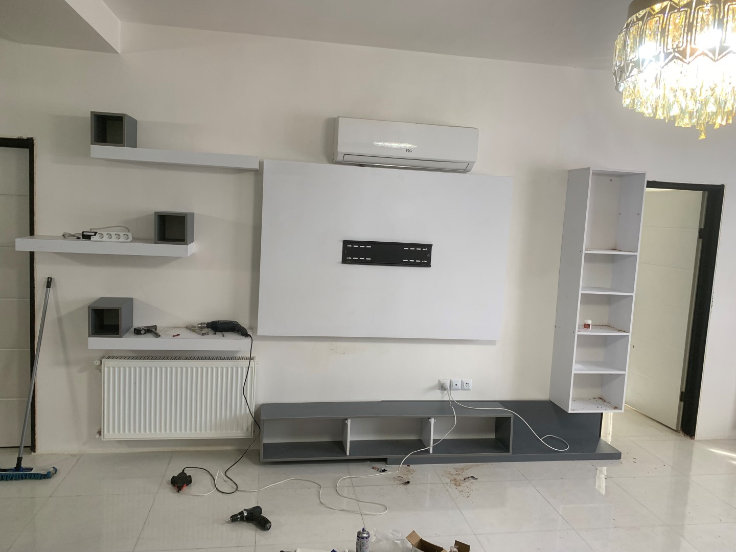 منتاژ قطعات اصلی تی وی وال